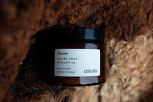 Load image into Gallery viewer, Candle Etikette Huon spiced cocoa &amp; sassafras 500ml
